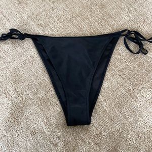 Black MISSGUIDED bikini bottoms